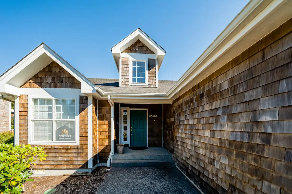 Dog friendly house withspacious deck, gas grill, near Manzanita and the ocean
