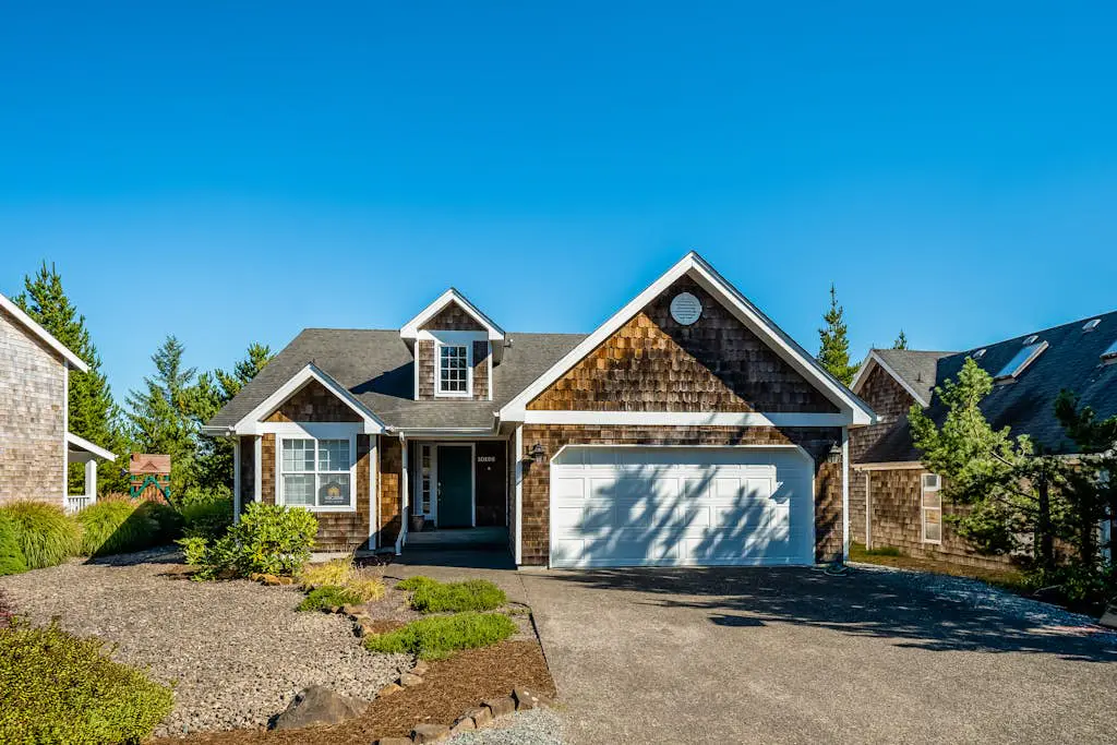 Dog friendly house withspacious deck, gas grill, near Manzanita and the ocean