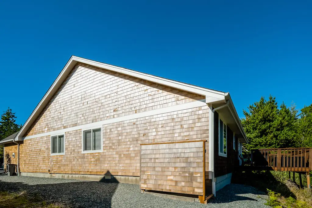 Dog friendly house withspacious deck, gas grill, near Manzanita and the ocean