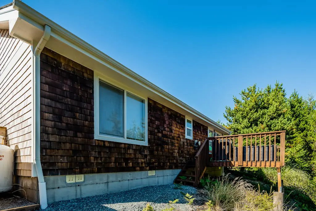 Dog friendly house withspacious deck, gas grill, near Manzanita and the ocean