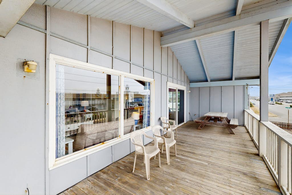 Ocean-view home with beach access - walk to Nye Beach, shops, and dining