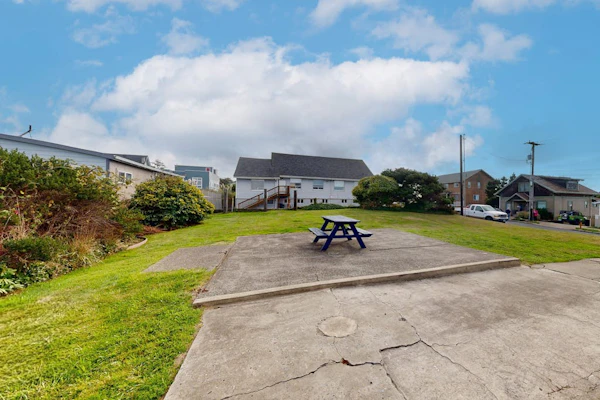 Dog-Friendly Home w/ Gas Fireplace & Patio, in a Great Location Near the Beach