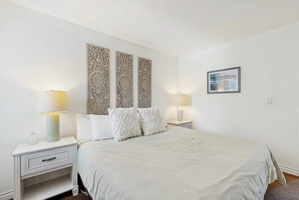 Delightful Harbor Perch Near Town with Shared pool & hot tub & Private Balcony