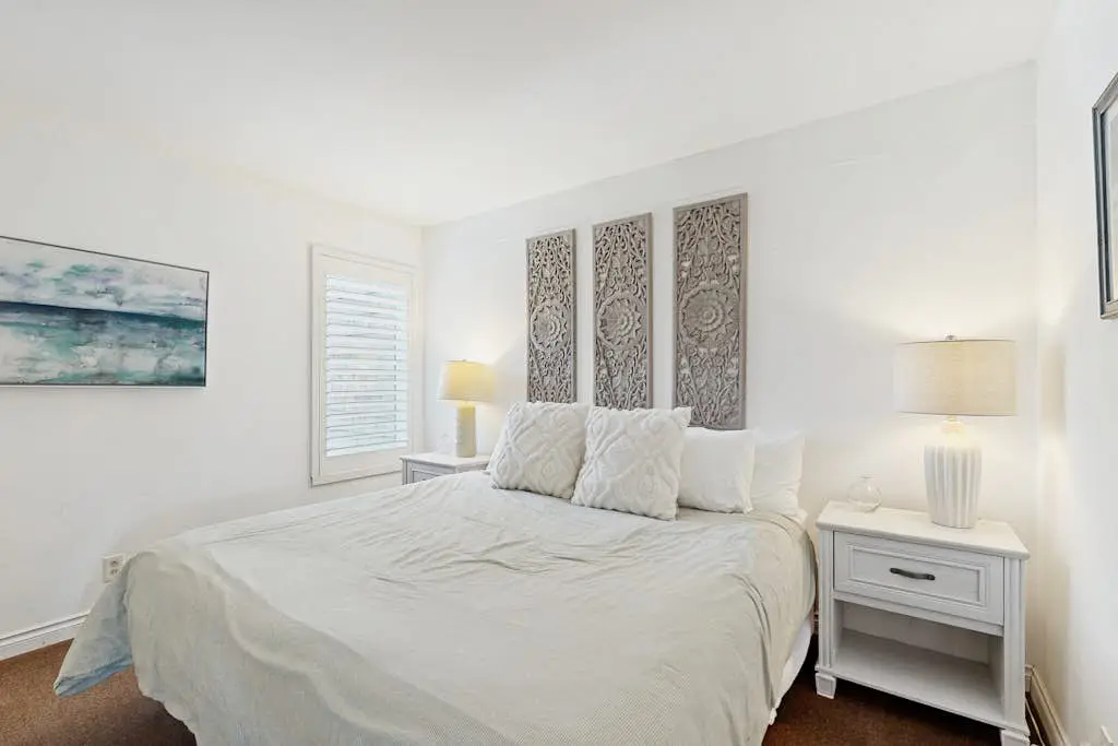 Delightful Harbor Perch Near Town with Shared pool & hot tub & Private Balcony