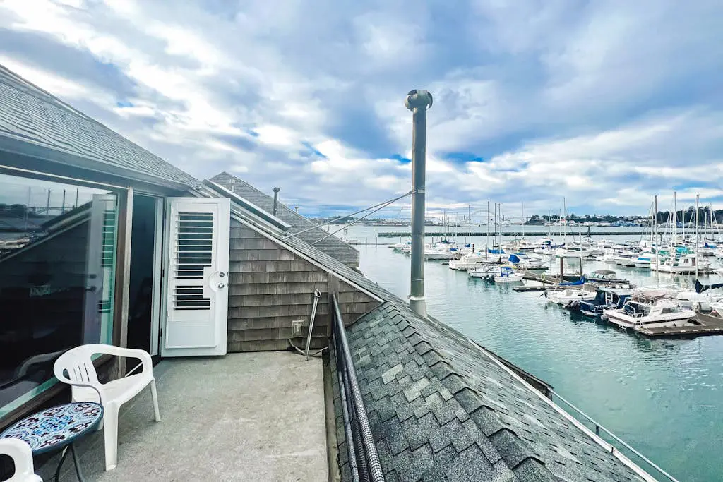 Delightful Harbor Perch Near Town with Shared pool & hot tub & Private Balcony