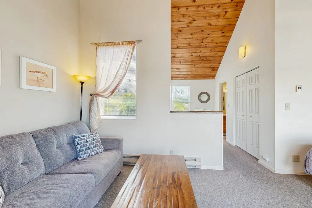 Delightful Harbor Perch Near Town with Shared pool & hot tub & Private Balcony