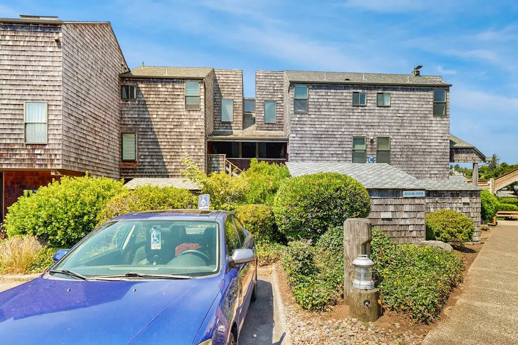 Delightful Harbor Perch Near Town with Shared pool & hot tub & Private Balcony
