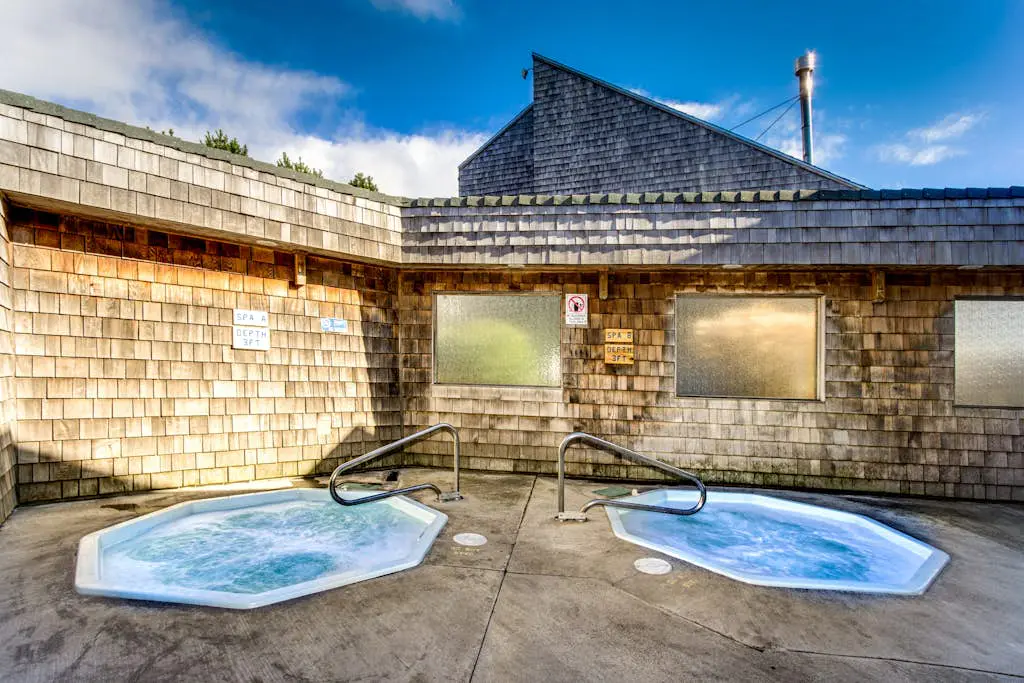 Delightful Harbor Perch Near Town with Shared pool & hot tub & Private Balcony