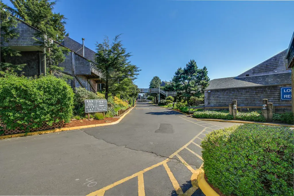 Delightful Harbor Perch Near Town with Shared pool & hot tub & Private Balcony