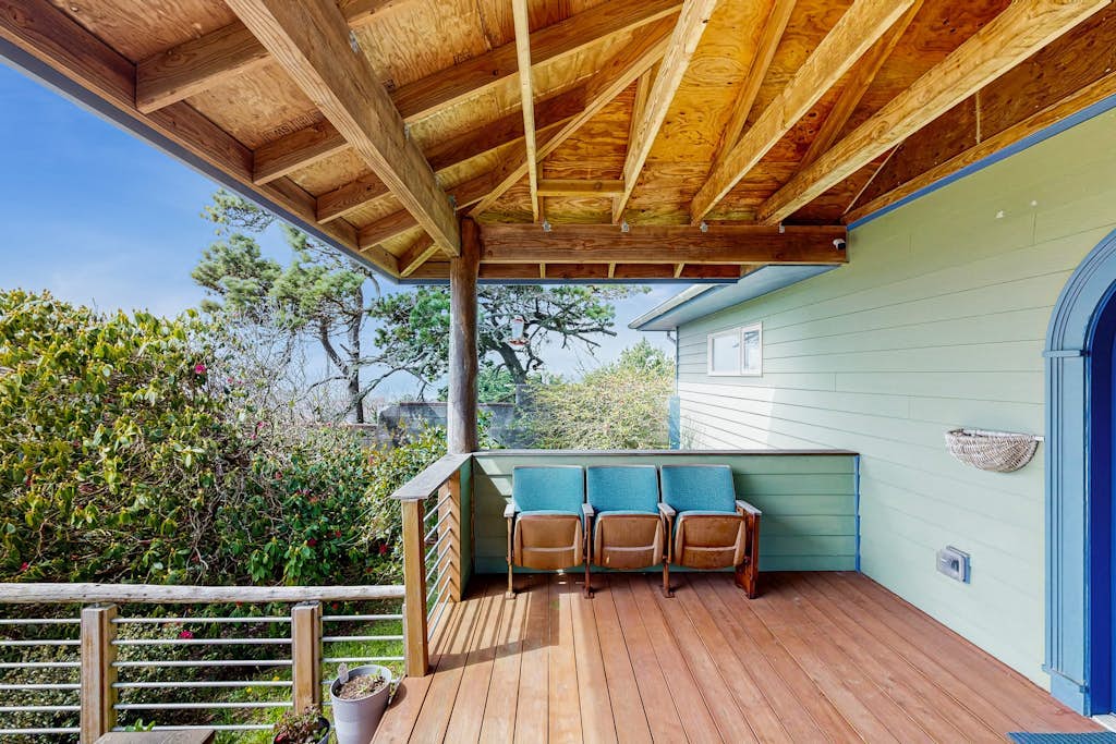 Family-friendly home with ocean views, with ping pong, foosball, fireplace, deck