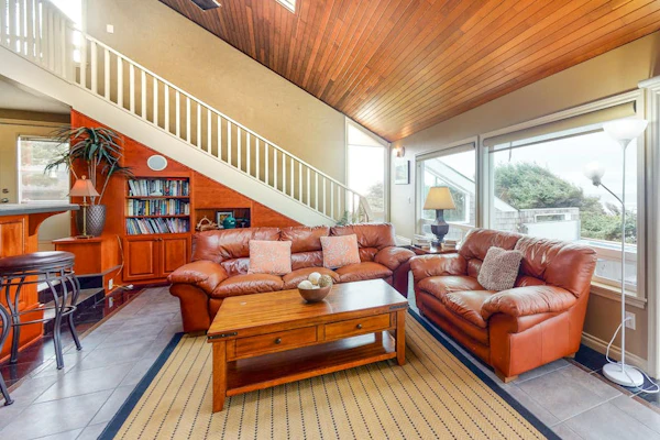 Oceanfront Home w/ Private Hot Tub, Ocean Views, Fireplace & Beach Access Path