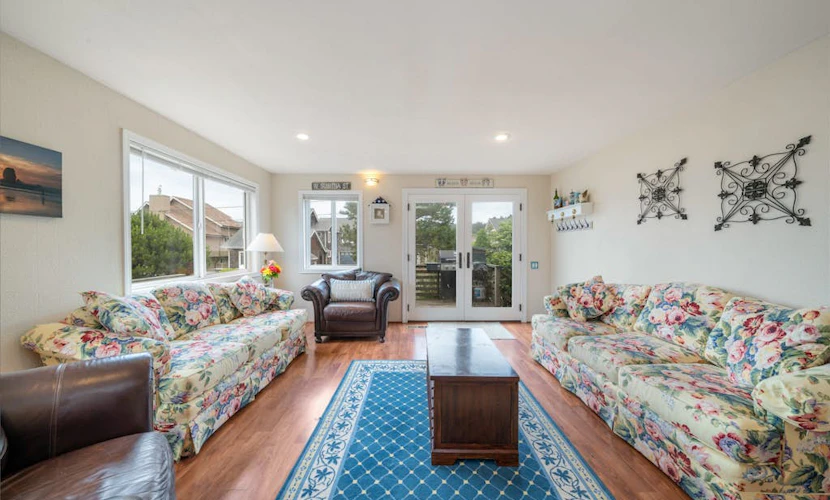 Sandpiper Beach House | House in Cannon Beach near downtown