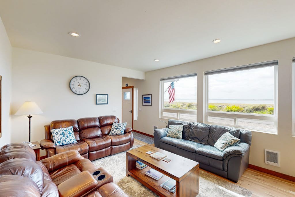 3000 sq ft private home with bay views, pool table, firepit, outdoor bar & grill