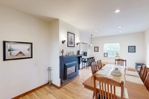 3000 sq ft private home with bay views, pool table, firepit, outdoor bar & grill