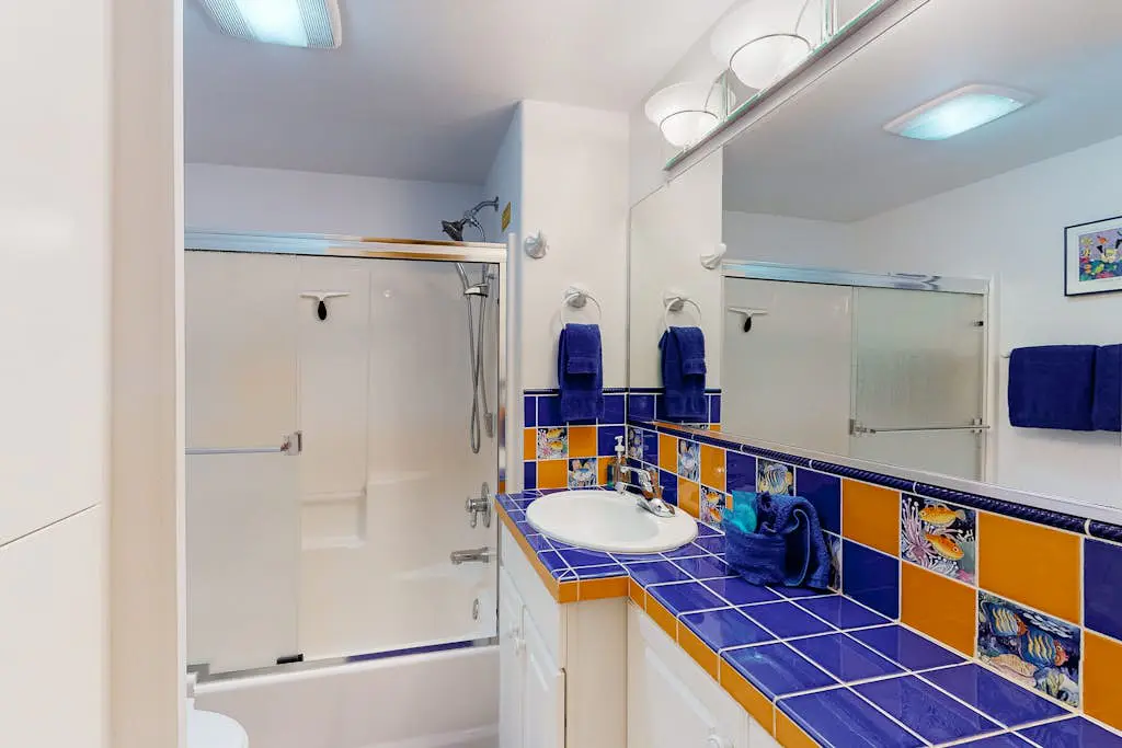 Adorable dog-friendly home with gas grill, gas fireplace & private back patio