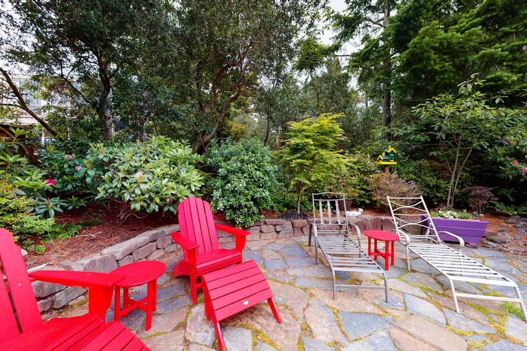 Adorable dog-friendly home with gas grill, gas fireplace & private back patio