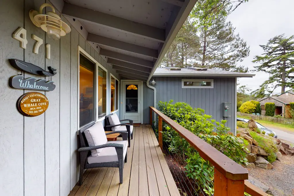 Adorable dog-friendly home with gas grill, gas fireplace & private back patio