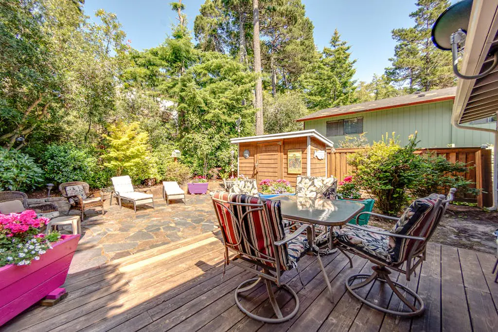 Adorable dog-friendly home with gas grill, gas fireplace & private back patio