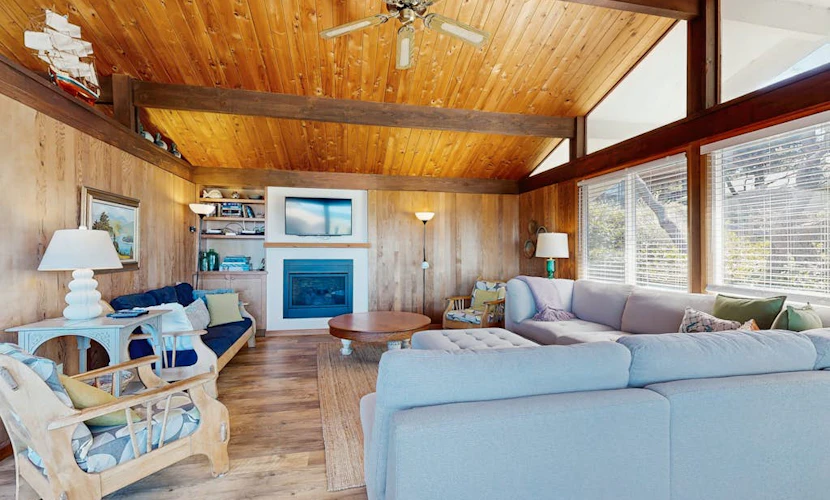 Dog-friendly ocean-view home with gas grill, deck, gas fireplace, washer/dryer