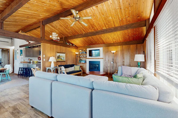 Dog-friendly ocean-view home with gas grill, deck, gas fireplace, washer/dryer