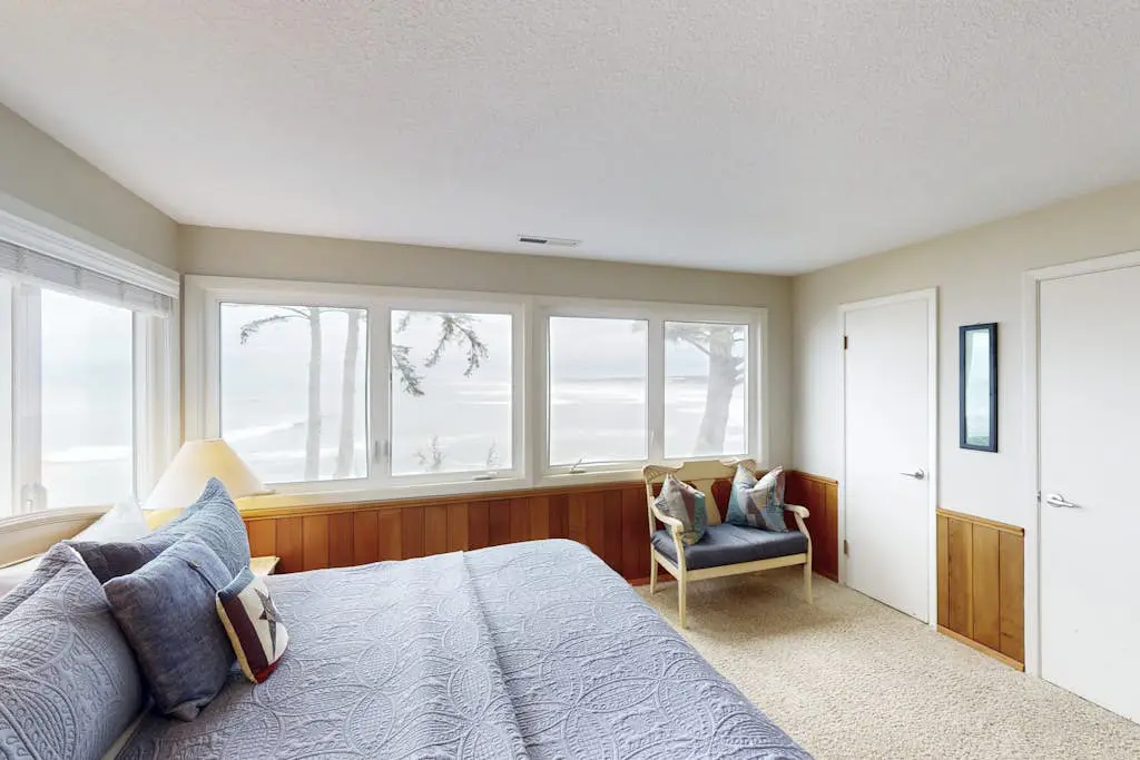 Spectacular Seaside Surf-View Home