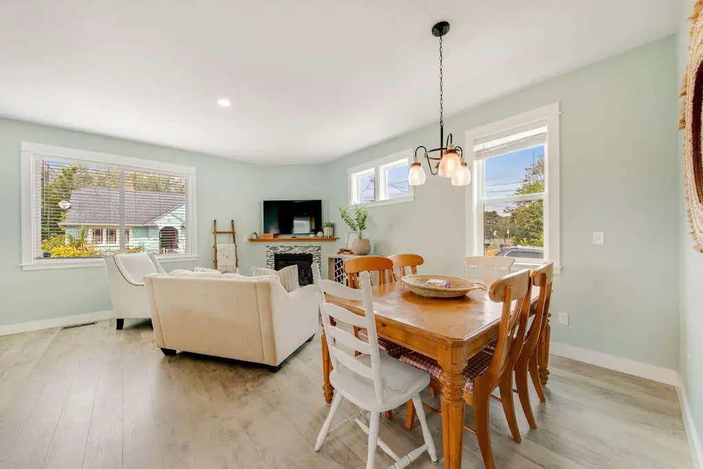 Newer home 1 block from the beach & Prom with fireplace & deck - 2 dogs OK