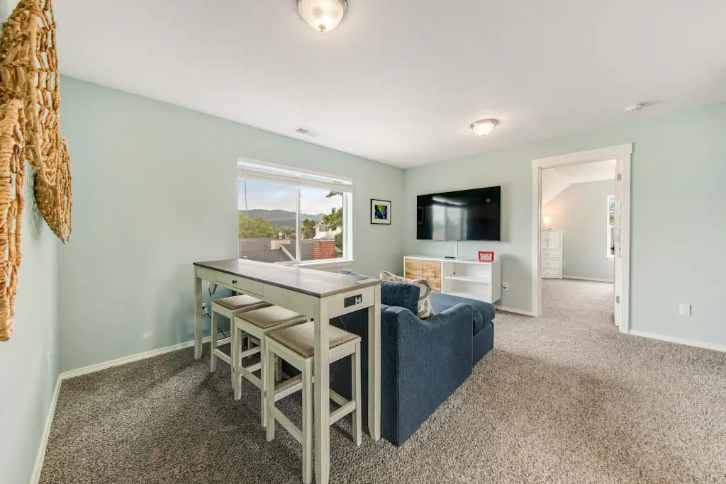Newer home 1 block from the beach & Prom with fireplace & deck - 2 dogs OK