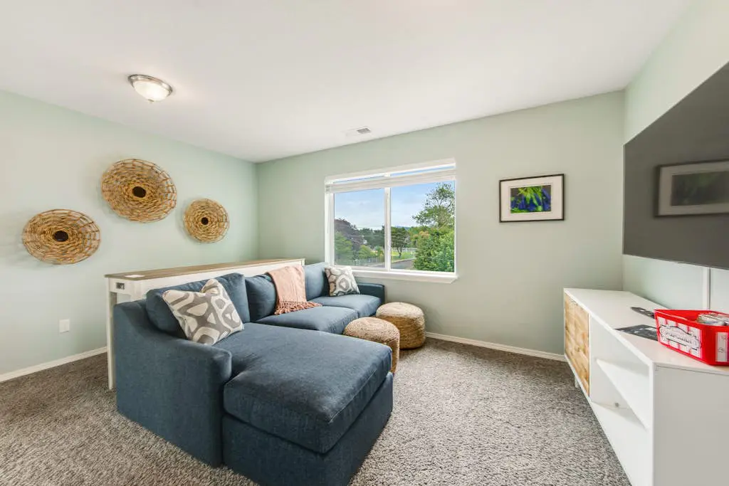 Newer home 1 block from the beach & Prom with fireplace & deck - 2 dogs OK