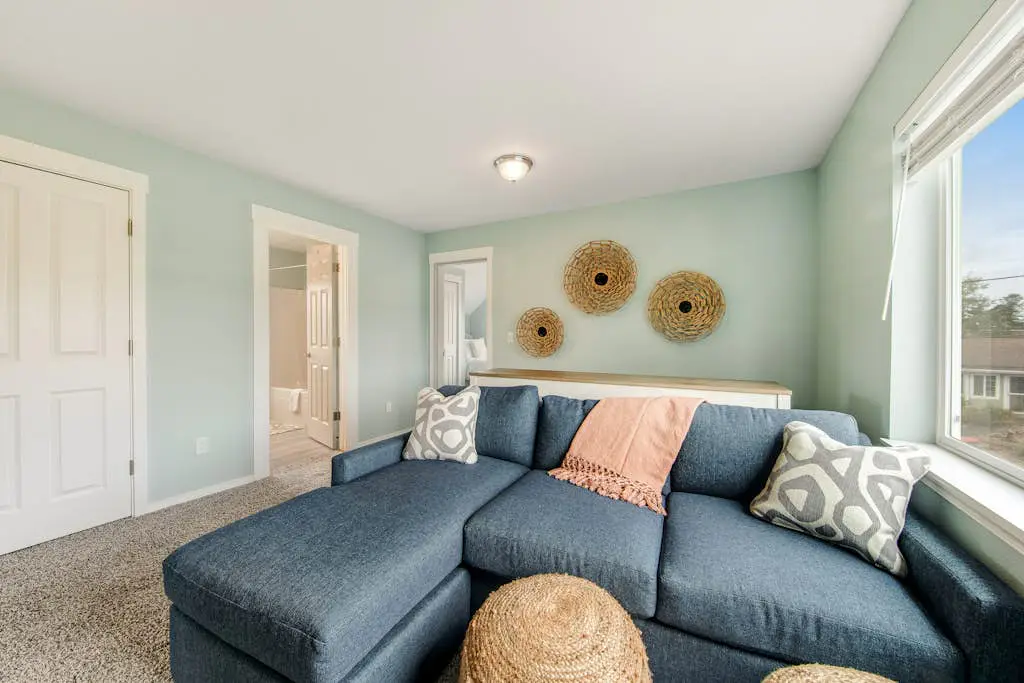 Newer home 1 block from the beach & Prom with fireplace & deck - 2 dogs OK