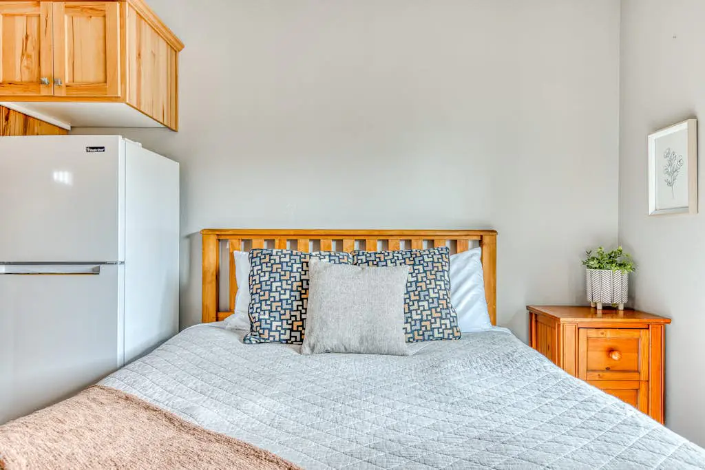 Newer home 1 block from the beach & Prom with fireplace & deck - 2 dogs OK
