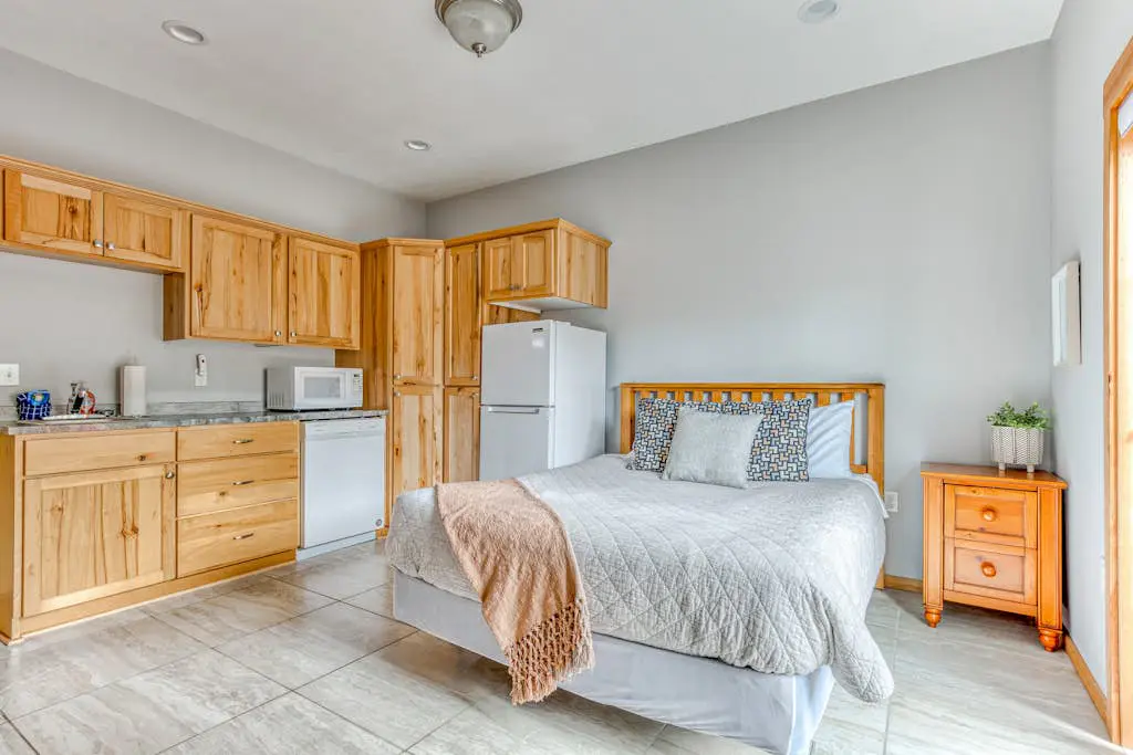 Newer home 1 block from the beach & Prom with fireplace & deck - 2 dogs OK