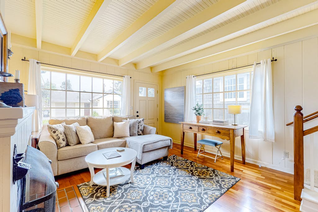 Beautiful Cape Cod cottage - one block from the beach with covered balcony & W/D