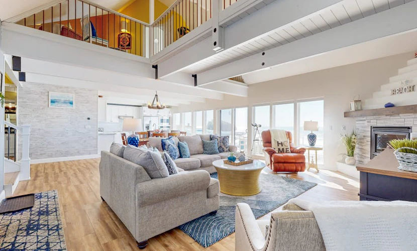 Oceanfront home with incredible Pacific view, private hot tub, deck grill & W/D