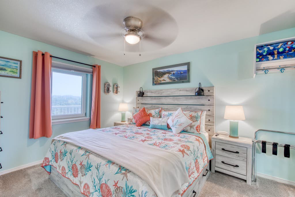 Dog-friendly oceanfront condo with electric fireplace - walk to the beach