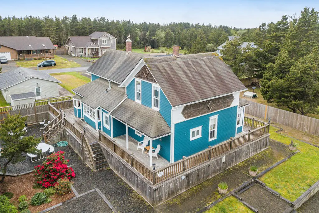 Restored Victorian Home with Free High-Speed WiFi & washer&dryer