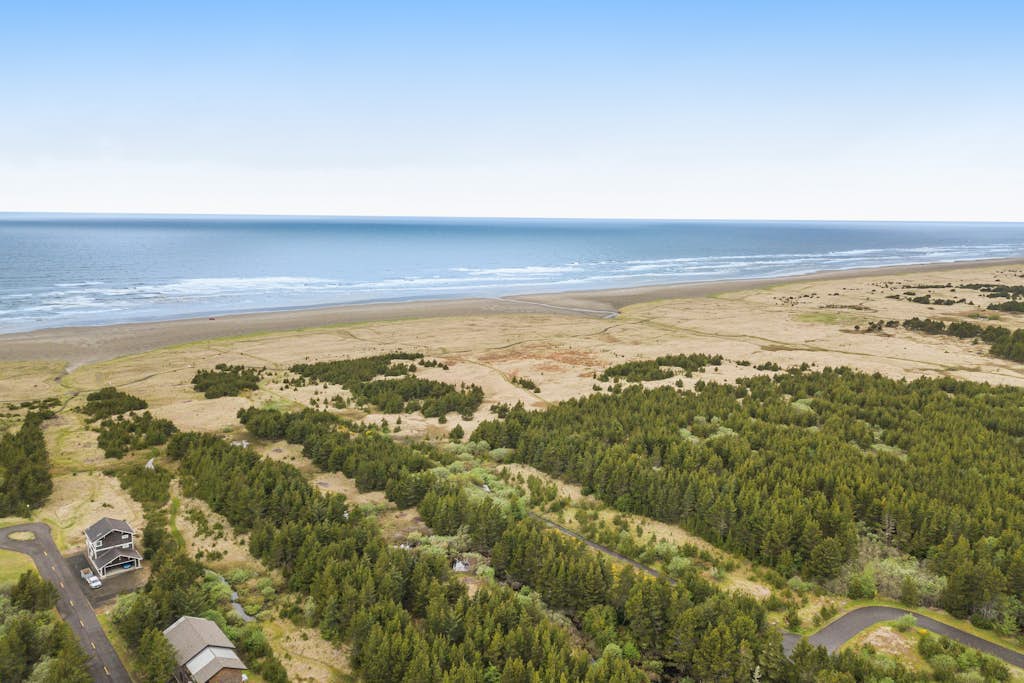 Restored Victorian Home with Free High-Speed WiFi & Washer/Dryer
