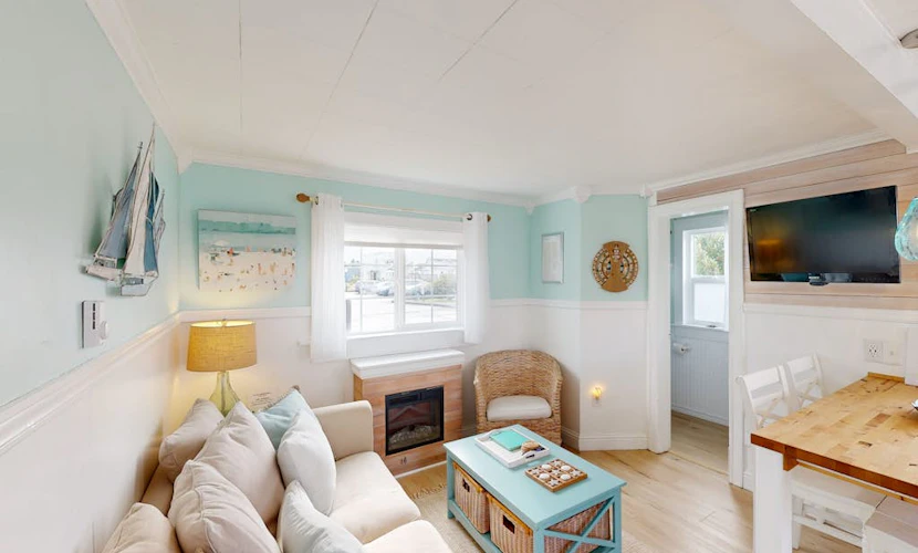 Charming home near beach with fast WiFi & whimsical interior - close to beach