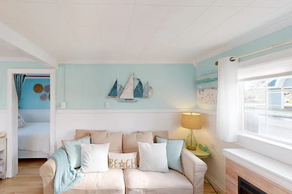 Charming home near beach with fast WiFi & whimsical interior - close to beach