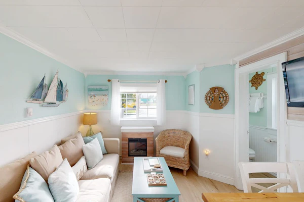 Charming home near beach with fast WiFi & whimsical interior - close to beach