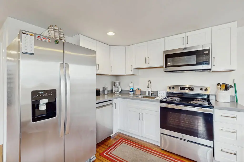 Downtown Condo with rooftop deck - just steps to beach, restaurants, & bars