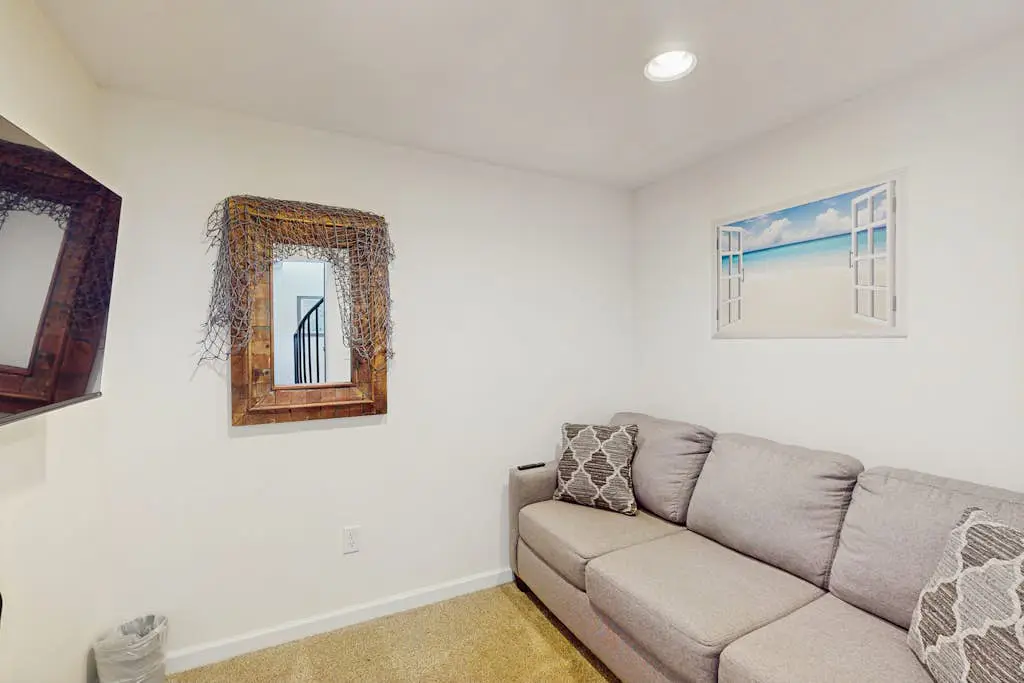 Downtown Condo with rooftop deck - just steps to beach, restaurants, & bars