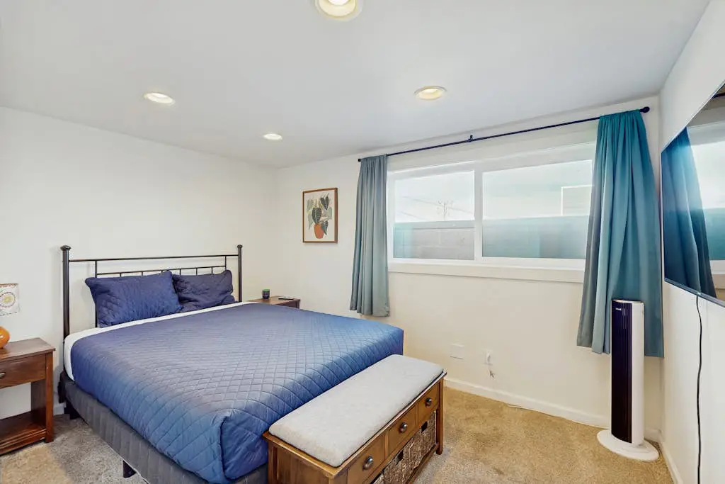 Downtown Condo with rooftop deck - just steps to beach, restaurants, & bars