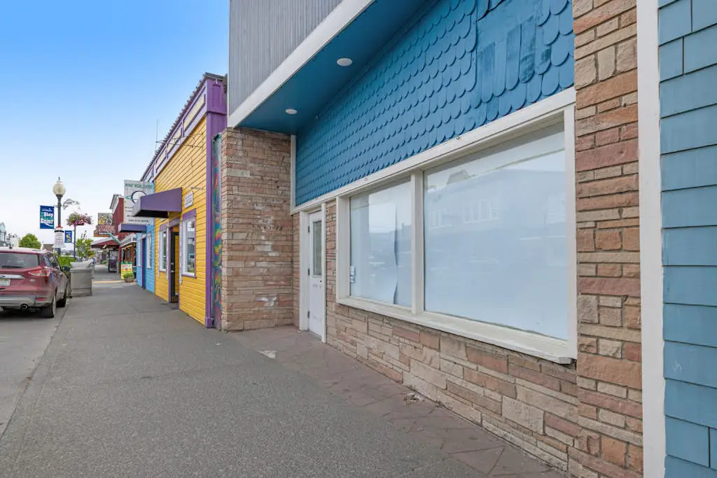Downtown Condo with rooftop deck - just steps to beach, restaurants, & bars