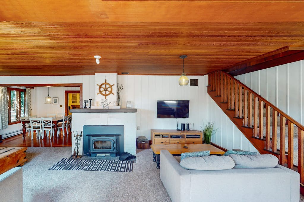 Vintage getaway in downtown Manzanita - 2 blocks to beach MCA #1123