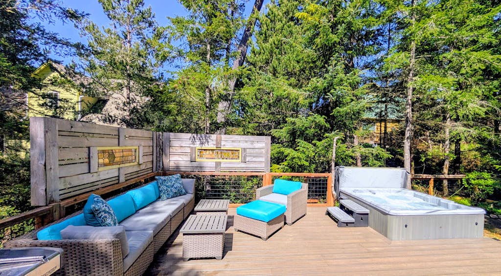 Brand-new home with hot tub, deck, fast WiFi, central AC, & great location