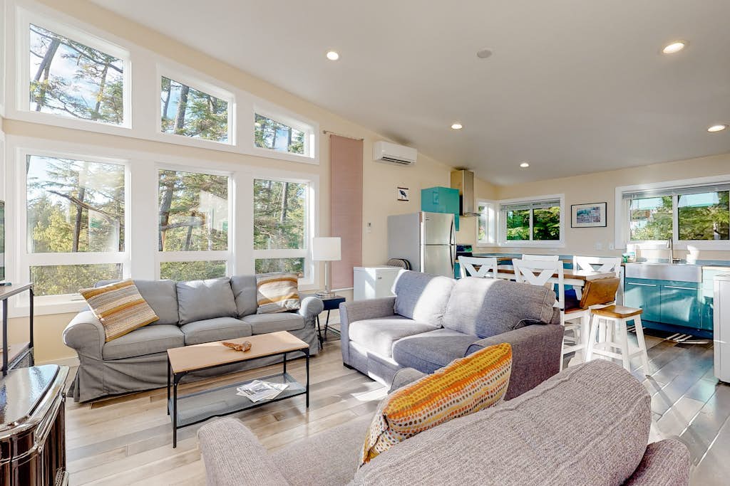 Gorgeous home with a gas grill, kitchen, washer/dryer, patio, & gas fireplace