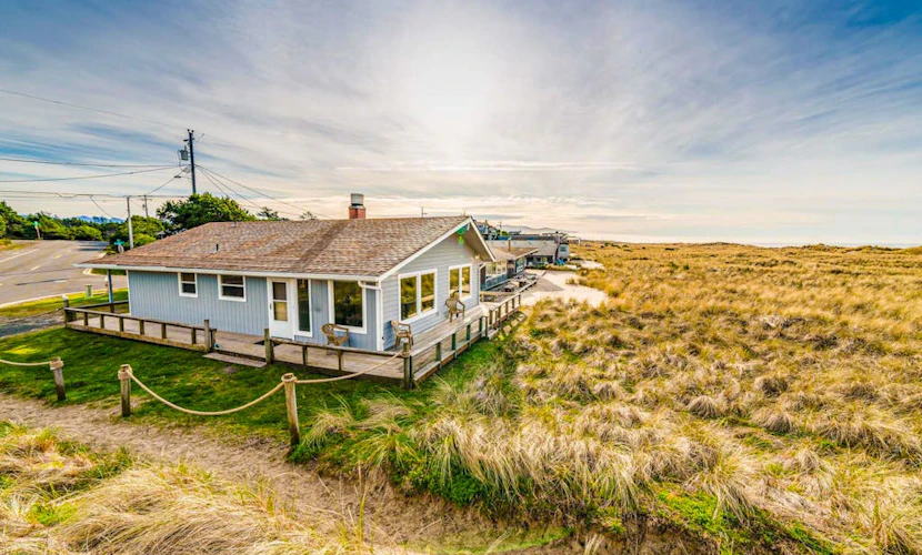 Oceanfront home with a deck, washer/dryer, fireplace - two dogs welcome