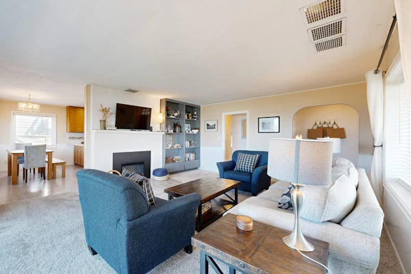 Gorgeous dog-friendly home with spectacular ocean views & deck - walk to Main St