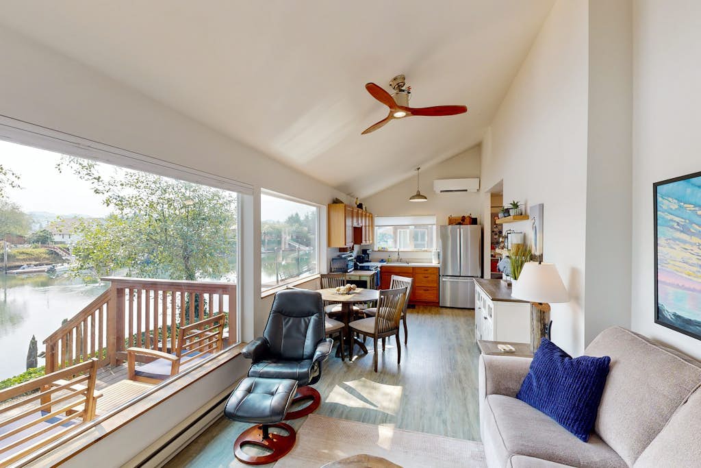 Waterfront Oasis on the Nehalem River with Free WiFi & Dock - Dog Friendly