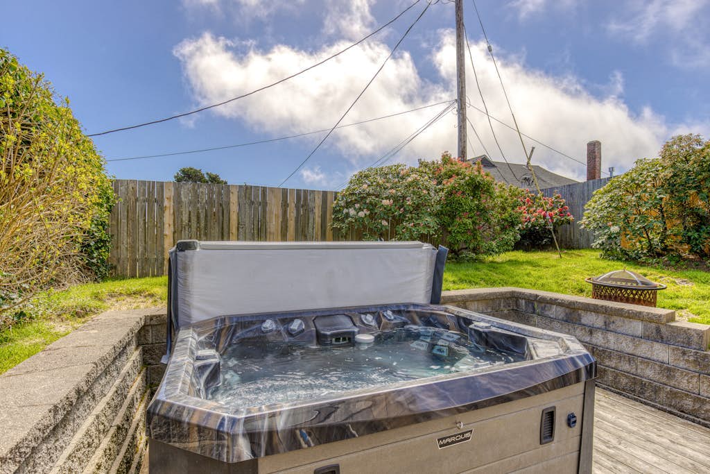 Updated Dog-Friendly House with Private Hot Tub - 1/2 Block from Beach